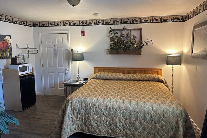 Rustic Inn Motel