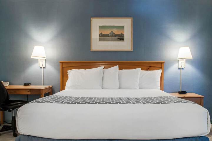 Econo Lodge South