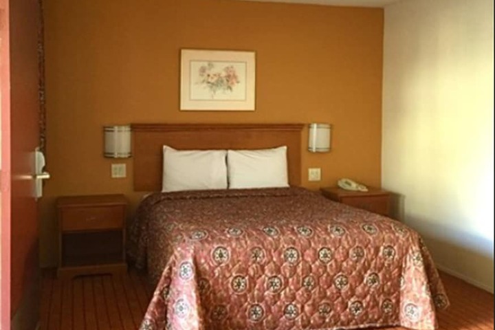 Room 25 of 53