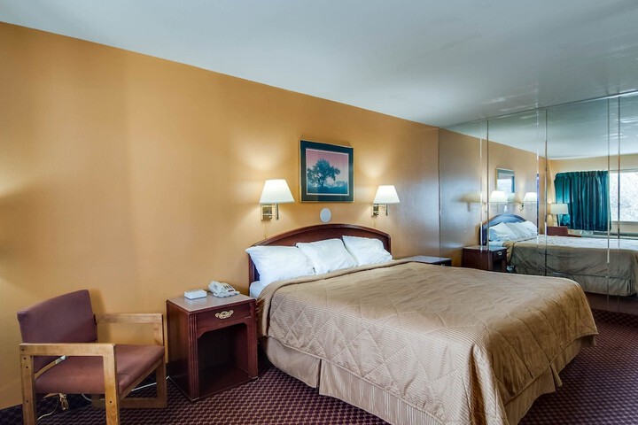 Room 25 of 27