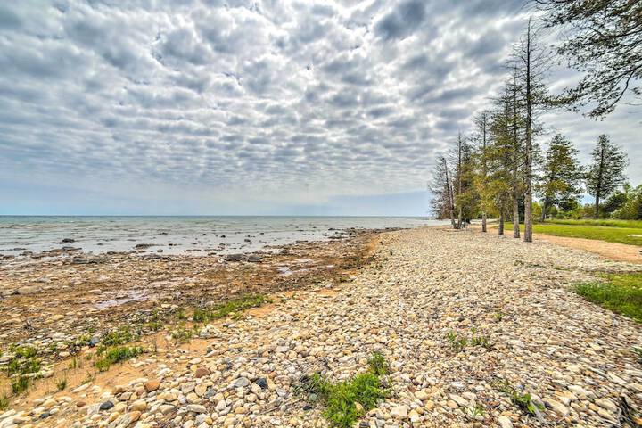 Secluded Lake Michigan Home: Private Fire Pit