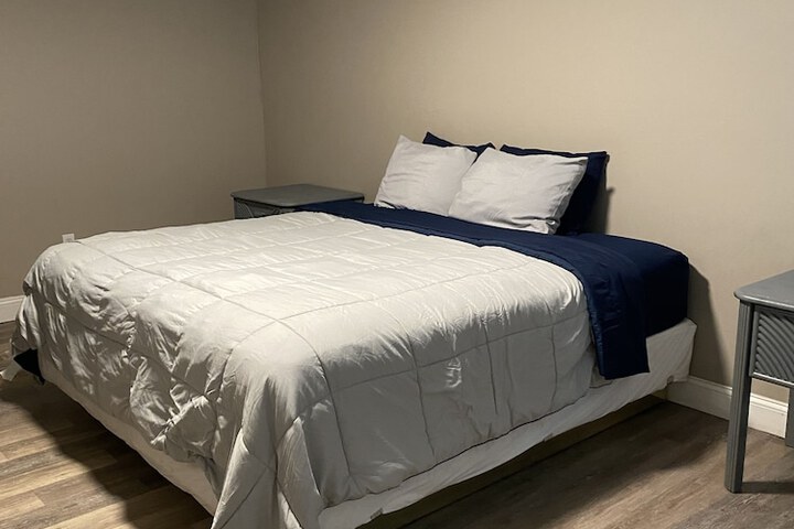 Room 9 of 12