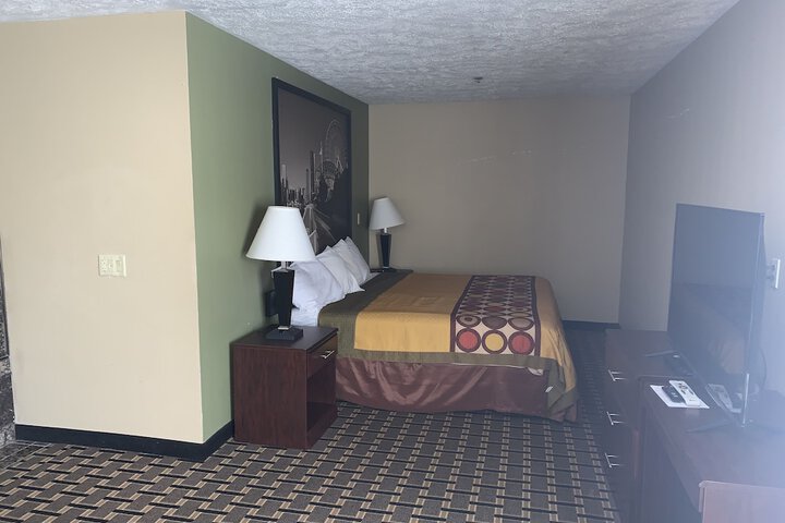 Room 10 of 26