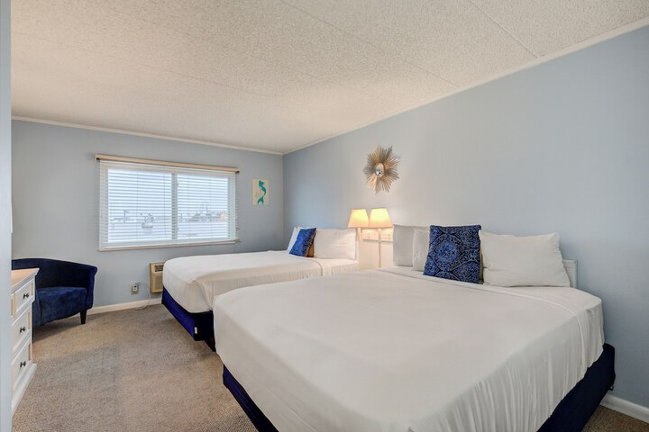 Room 196 of 334