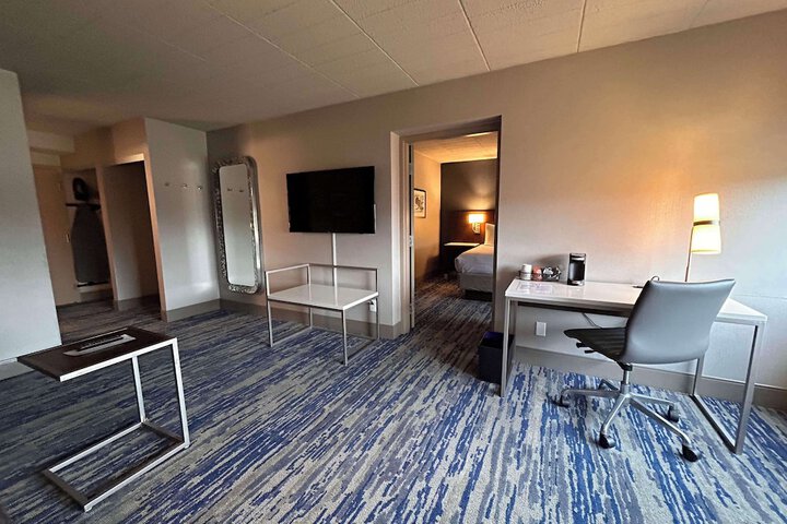 Skyline Hotel Detroit Airport SureStay Collection by BW