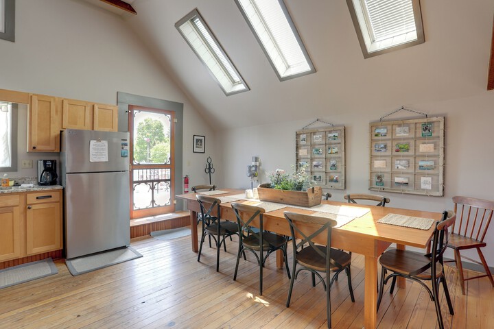 Pet-friendly Loft Vacation Rental w / Fire Pit!