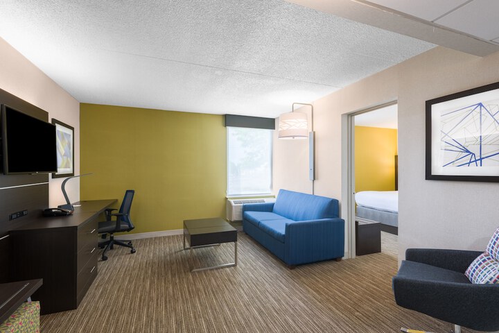 Room 13 of 28
