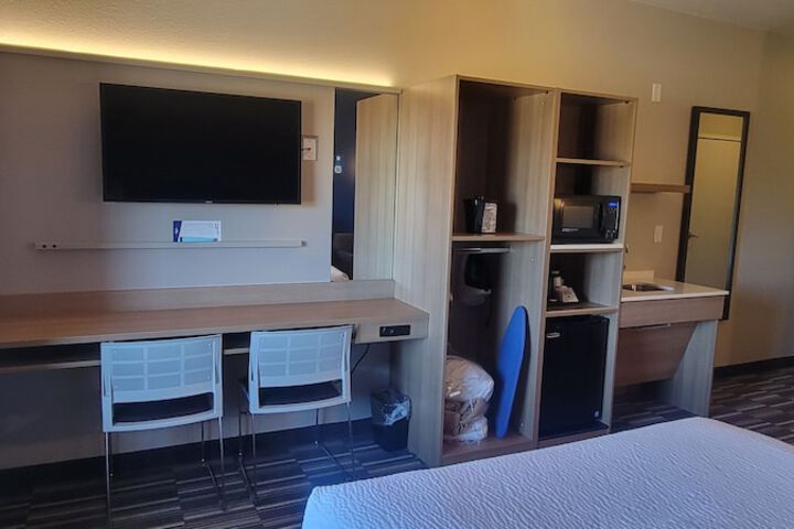 Room 3 of 30