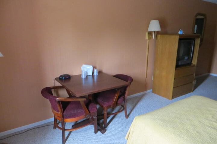 Room 28 of 48