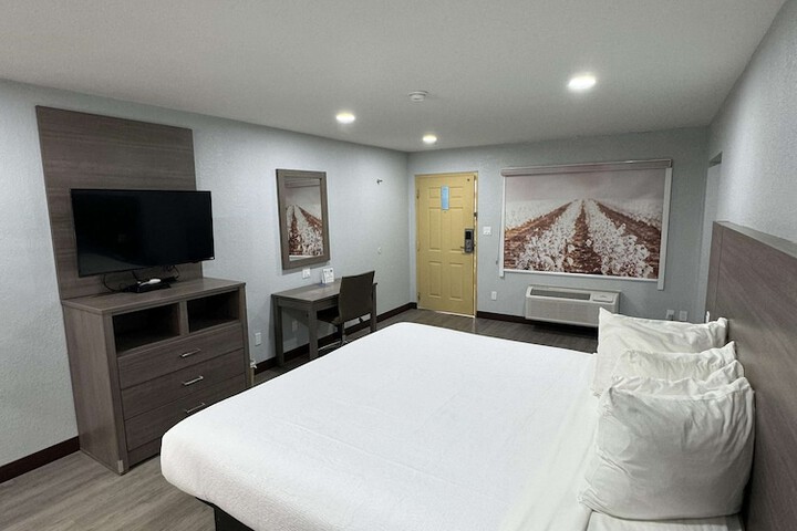 Room 10 of 18