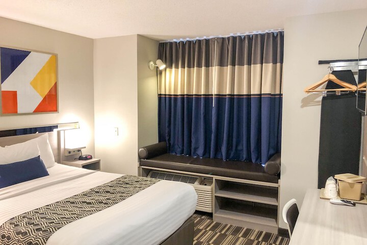 Room 5 of 18