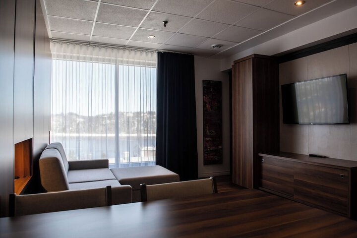 Room 12 of 37
