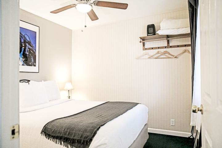 Room 47 of 100