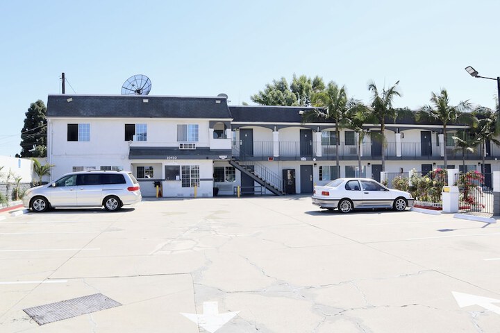 Value Inn Bellflower