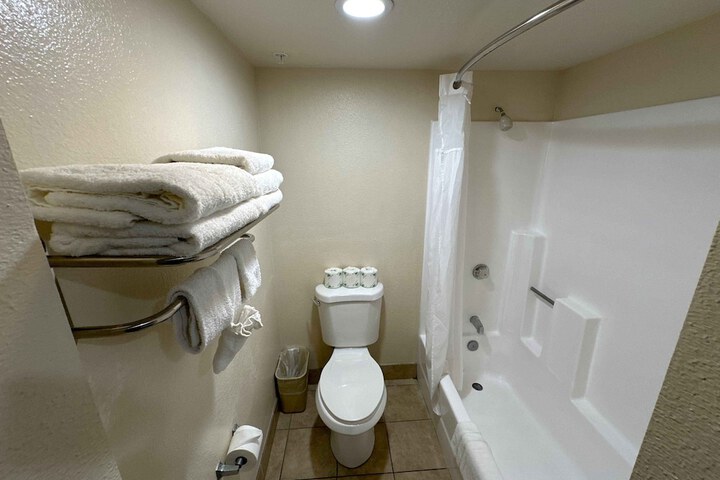 Room 5 of 11
