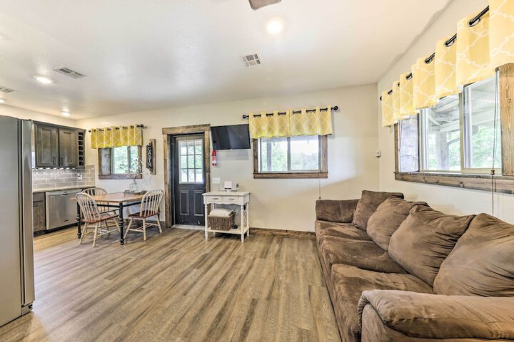 Waterfront Missouri Escape w / Private Pond & Dock!