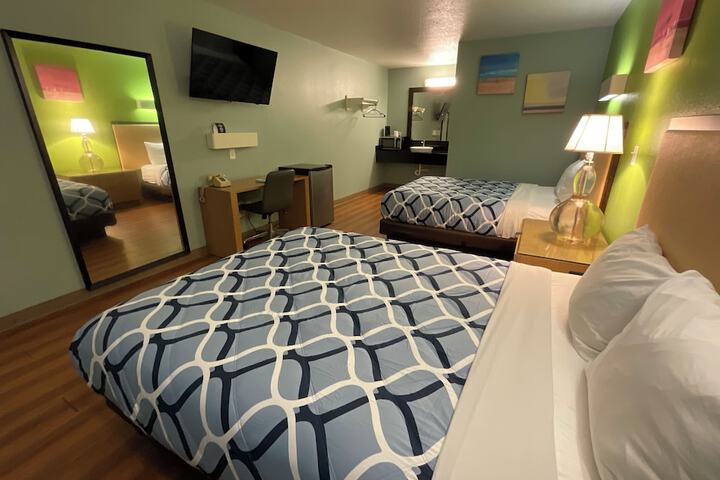 Room 6 of 9