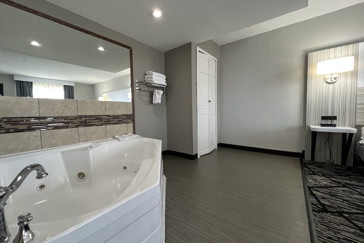 Room 5 of 24