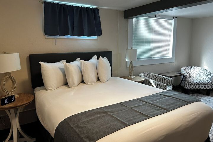 Lamplighter Cabins & Suites
