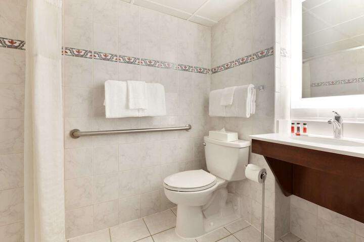 Room 15 of 33