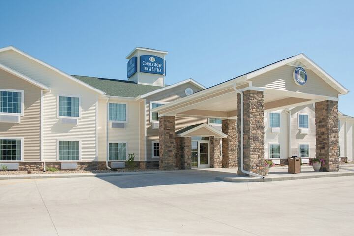Cobblestone Inn & Suites - Winterset IA
