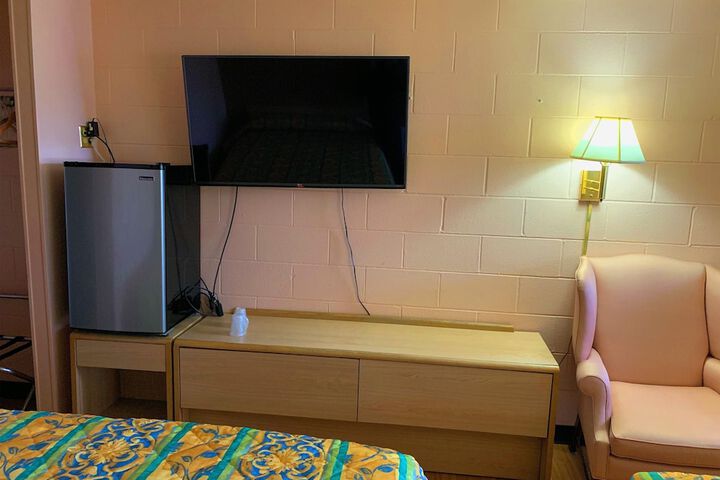 Room 6 of 38