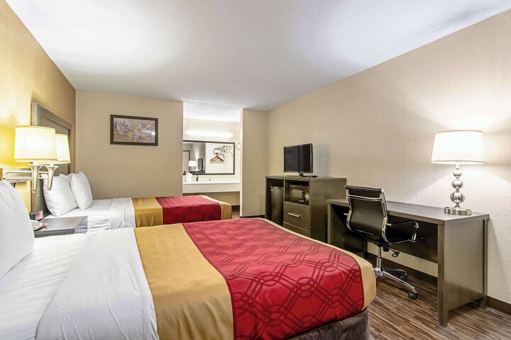Econo Lodge Inn & Suites Matthews - Charlotte