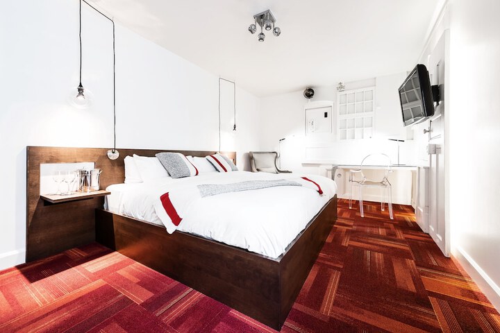 Room 11 of 79