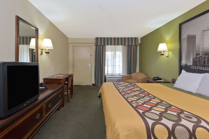 Room 10 of 24