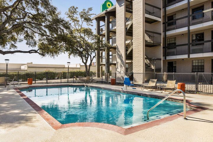 Pool 6 of 32