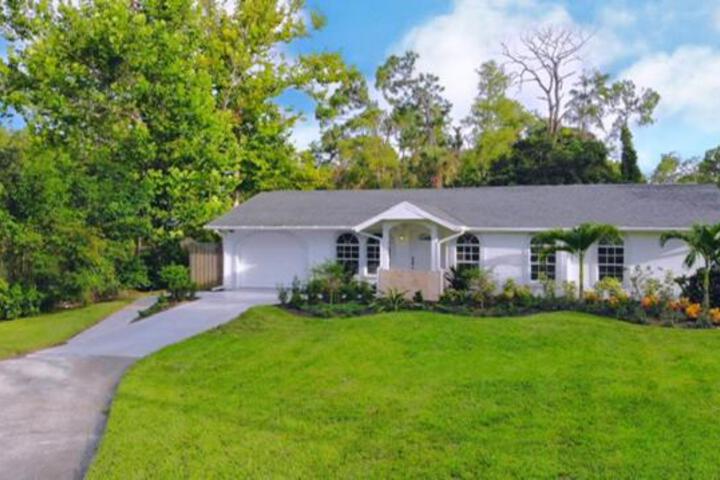 Cheerfull 4 / bed/ 3 Bath / pool / best Location