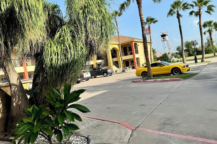 Texas Inn and Suites City Center at University Dr.
