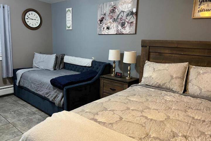 Just Like Being at Home- Newly Renovated Unit