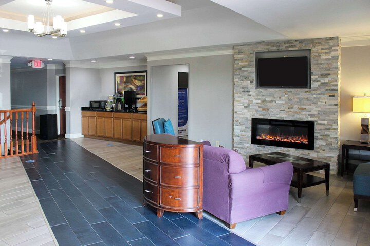 Hotel Interior 10 of 32