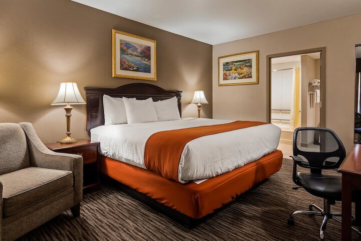 Room 4 of 27