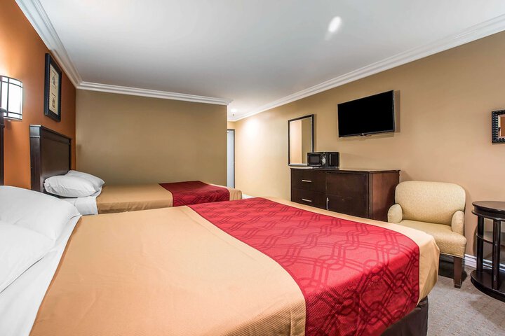 Room 10 of 34