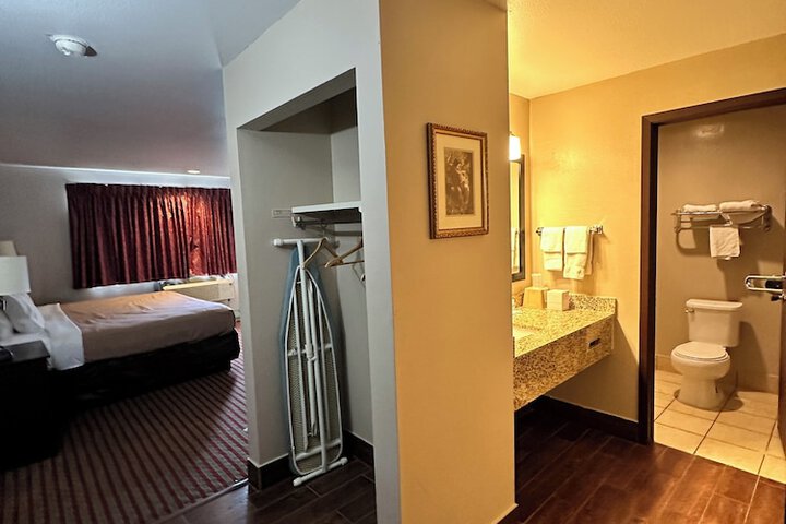 Room 36 of 43