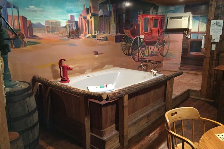 Wildwood Inn Tropical Dome & Theme Suites