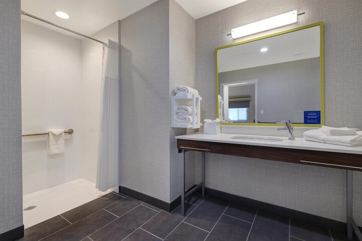 Hampton Inn & Suites Marina