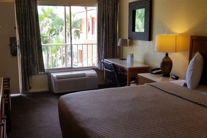Room 32 of 85