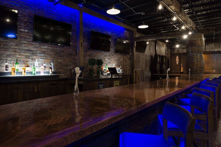 Lounge 24 of 27