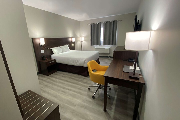 Room 5 of 12