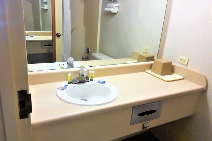 Room 68 of 75