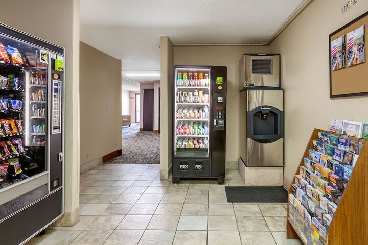 Rodeway Inn & Suites Ontario