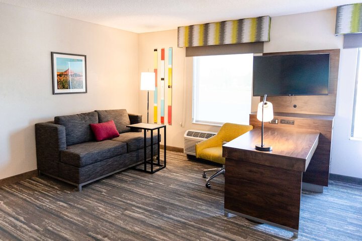 Room 15 of 37
