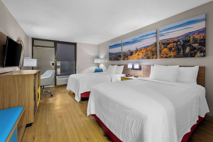 Room 32 of 40