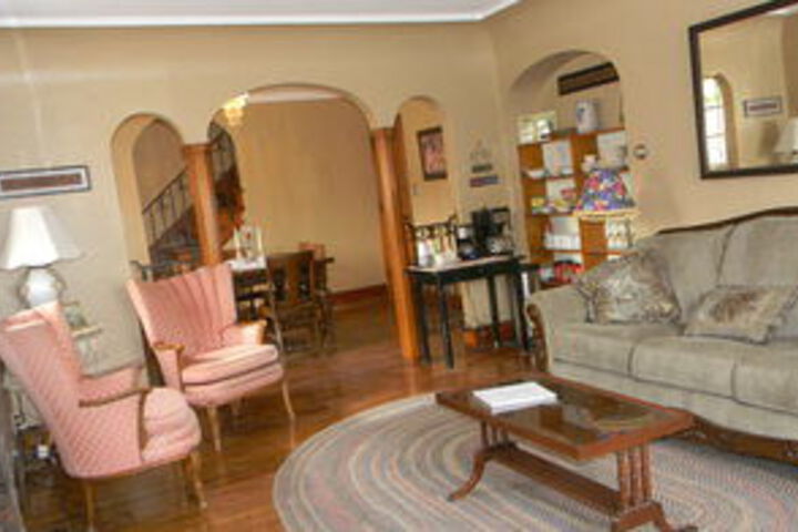 Maple Street Bed & Breakfast