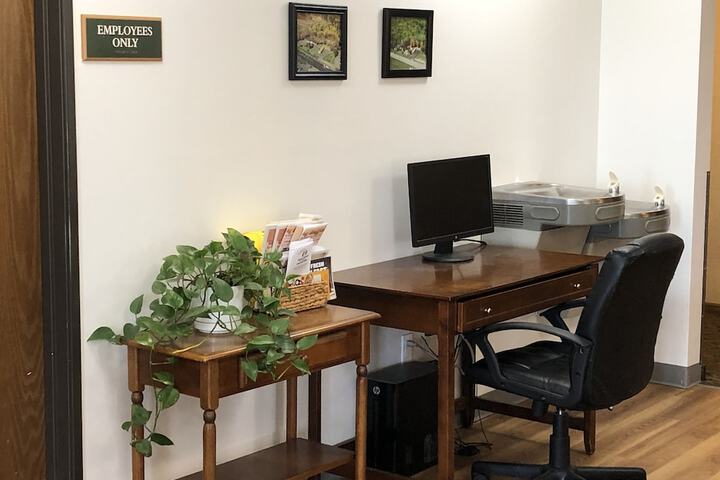 Business Center 74 of 76