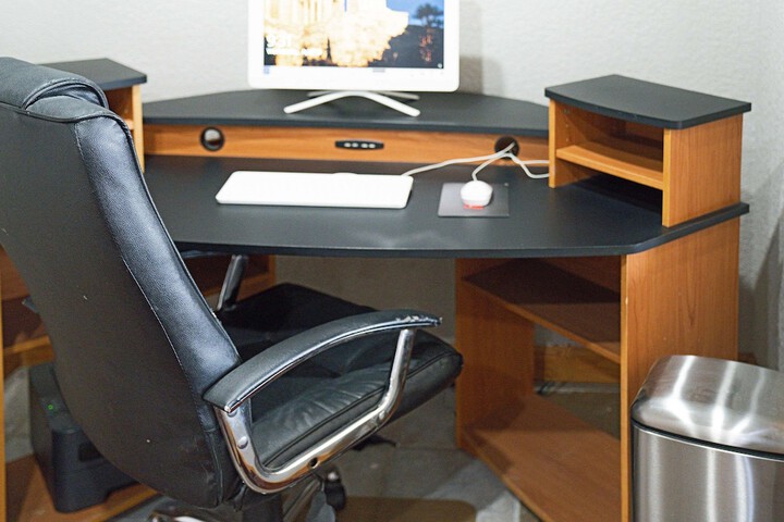 Business Center 37 of 39