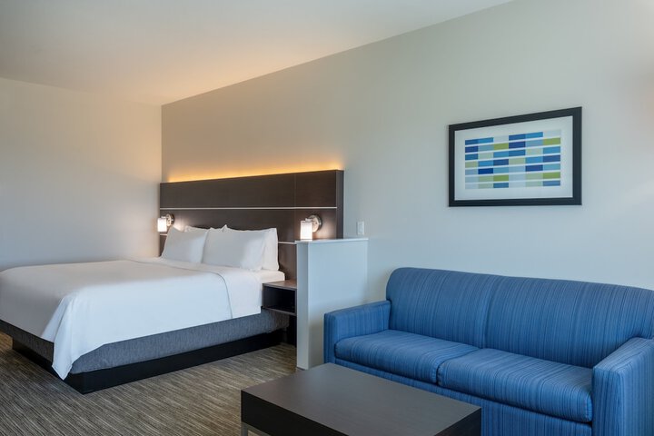 Room 28 of 60